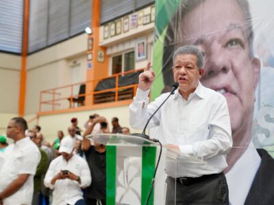 Leonel Fernández arremete contra el PRM: “En plena era digital hay apagones y falta de agua; el país ha retrocedido al siglo XIX”