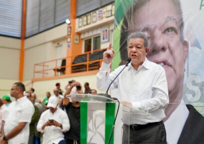 Leonel Fernández arremete contra el PRM: “En plena era digital hay apagones y falta de agua; el país ha retrocedido al siglo XIX”