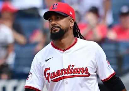 Emmanuel Clase es puesto en licencia por investigación de apuestas en la MLB