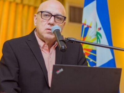 Político haitiano Réginald Boulos queda detenido en EE.UU. por estatus migratorio