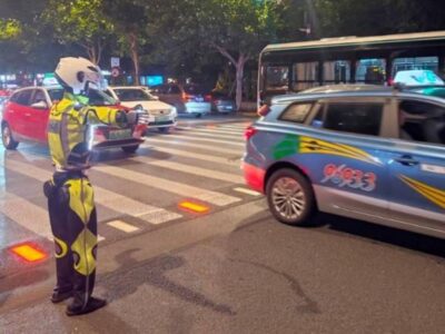 China prueba su propio RoboCop en las calles de Shanghái