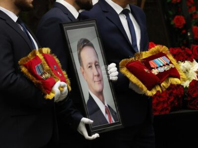 Sepultan en San Petersburgo al exministro ruso Román Starovoit, hallado muerto el día de su destitución
