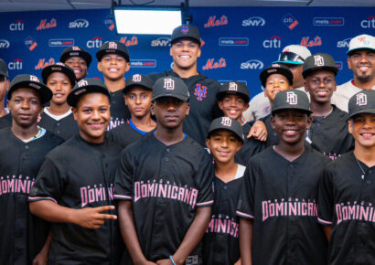 Juan Soto recibe al equipo Sub-12 de RD y les dedica un jonrón en el Citi Field