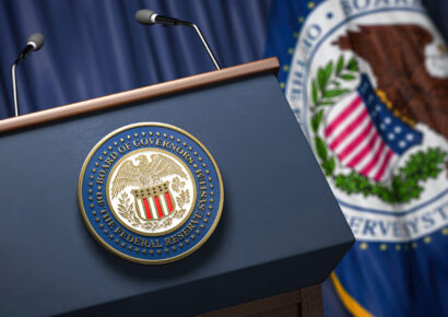 Miembros de la Fed descartan bajar tipos de interés ante riesgos persistentes