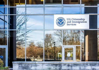 USCIS alerta sobre fallos de seguridad en programa de protección a menores inmigrantes