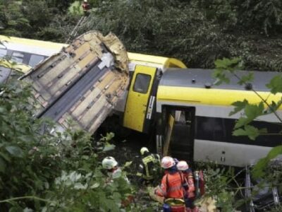 Tres muertos y varios heridos tras descarrilar tren regional en el sur de Alemania