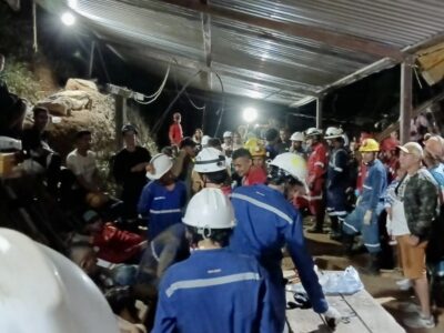 Autoridades rescatan con vida a 18 mineros atrapados en mina de Antioquia, Colombia