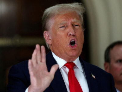 Trump amenaza a los republicanos que no respalden cortar los fondos a medios públicos