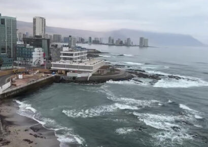 Alerta de tsunami provoca evacuación urgente en las costas de Chile