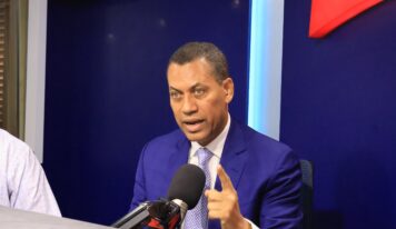 Presidente de INDOTEL alerta sobre difamación y extorsión sin control en medios digitales