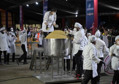 RD logra Récord Guinness con la bola de plátano más grande del mundo