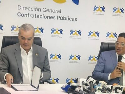 Abinader firma nueva Ley de Contrataciones Públicas para una gestión más transparente y moderna