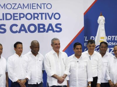 Presidente Abinader entrega polideportivo remozado en Las Caobas y 140 viviendas en Hato Nuevo