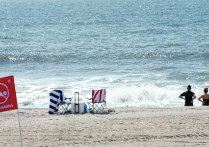 Nueva York cierra sus playas por dos días ante impacto del huracán Erin