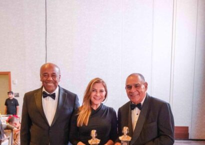 Carolina es reconocida con premio “Excelencia al Mérito Gran Dominicanísimo 2025”