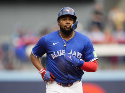 Vladimir Guerrero Jr. abandona juego por molestias en la pierna izquierda en derrota de Azulejos ante Piratas