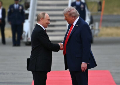 Concluyen conversaciones en pequeño comité entre Trump y Putin en Alaska
