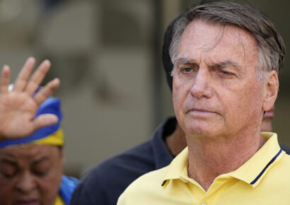 Refuerzan vigilancia policial frente a la residencia de Jair Bolsonaro por posible riesgo de fuga