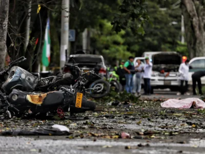 Colombia lanza ofensiva militar tras ataques que dejan 19 muertos y reavivan la violencia