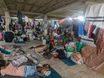 Partidos políticos dominicanos acusan a la comunidad internacional de “inacción maliciosa” ante crisis haitiana