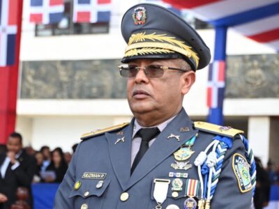 Director de la Policía Nacional se querella contra dos comunicadores por presunta difamación