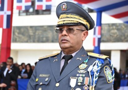 Director de la Policía Nacional se querella contra dos comunicadores por presunta difamación