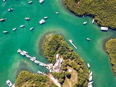 Huracán Erín provoca oleajes anormales en Puerto Plata; rayo destruye catamarán de empresario