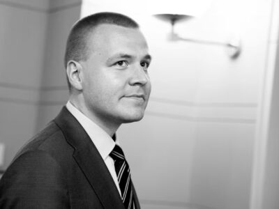 Fallece diputado finlandés Eemeli Peltonen en la sede del Parlamento