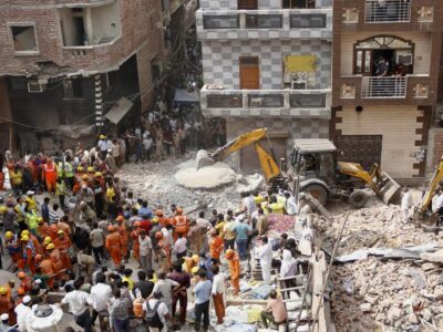 Ocho fallecidos en India por colapso de muro tras intensas lluvias