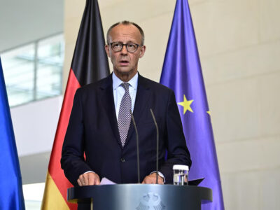 Merz pide a Putin “tomarse en serio” reunión con Trump en Alaska para impulsar alto el fuego en Ucrania