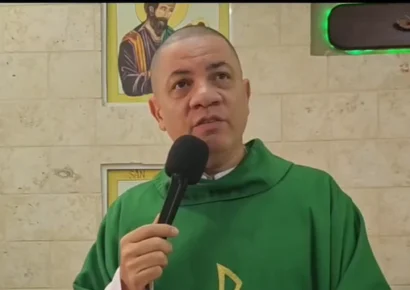 Sacerdote advierte que no aceptarán estudiantes con “pajones” ni cejas rayadas en liceo católico