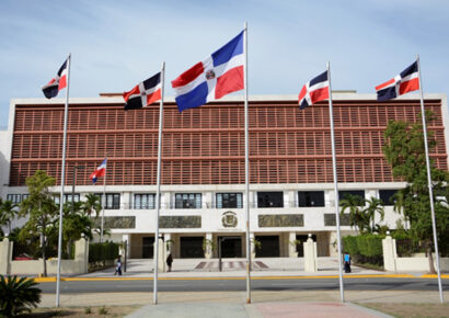 Continúan los apagones: congresistas oficialistas exigen destitución de Celso Marranzini