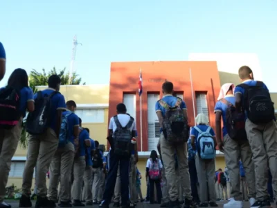 Más de 2.6 millones de estudiantes inician clases en República Dominicana