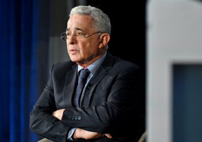 Tribunal ordena la libertad inmediata de Álvaro Uribe mientras se resuelve apelación
