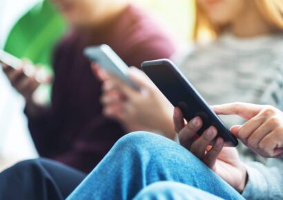 Exceso de tiempo frente a pantallas pone en riesgo la salud cardíaca de niños y jóvenes