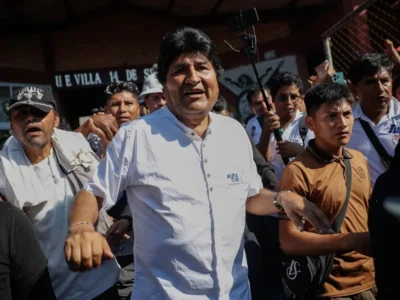 Evo Morales vota nulo y denuncia plan de fraude en Bolivia