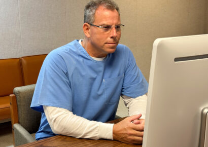 Niegan libertad condicional a Erik Menéndez por mal comportamiento en prisión