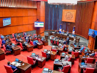 Senado aprueba proyecto de ley que obliga uso de energías renovables en edificios públicos y privados