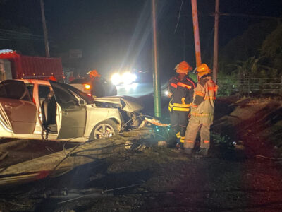 Choque derriba poste eléctrico y deja sin luz a comunidad en Hato Mayor-SPM