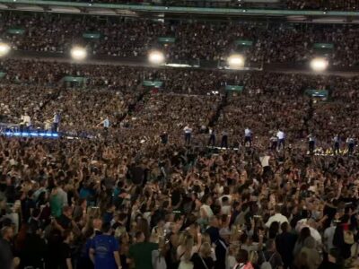 Coldplay canta con la Sinfónica Simón Bolívar en Wembley