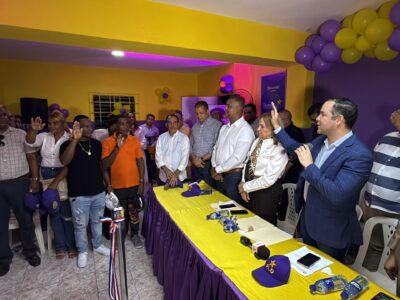 Johnny Pujols juramenta nuevos miembros del PLD en Santo Domingo Oeste