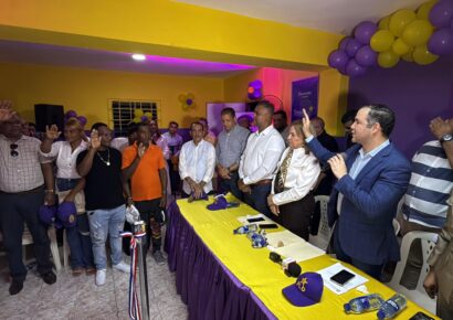 Johnny Pujols juramenta nuevos miembros del PLD en Santo Domingo Oeste