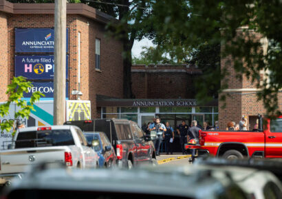 Tiroteo en escuela católica de Minneapolis deja al menos dos niños muertos y 17 heridos