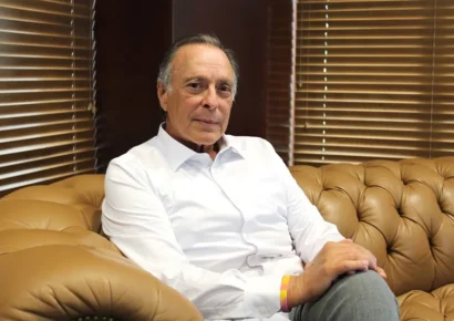 Magnate cubano en Miami desafía política migratoria de Trump pese a amenazas