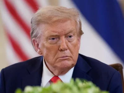 Tribunal federal declara ilegales los aranceles de Trump, pero los mantiene vigentes temporalmente