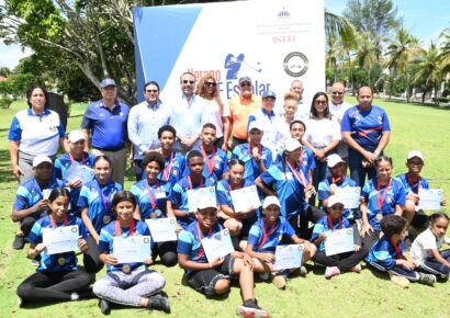 Golf para todos: INEFI  y Fedogolf llevan el deporte a las aulas públicas con campamento pionero