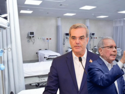 Abinader responde a críticas de Medina y defiende gestión hospitalaria