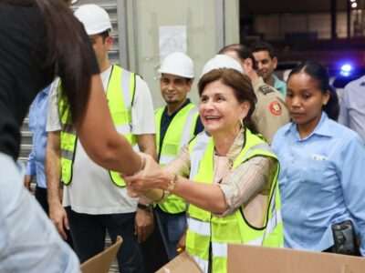 Raquel Peña supervisa avance en entrega de útiles escolares en Inabie