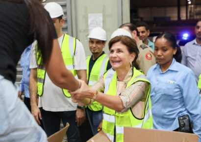 Raquel Peña supervisa avance en entrega de útiles escolares en Inabie