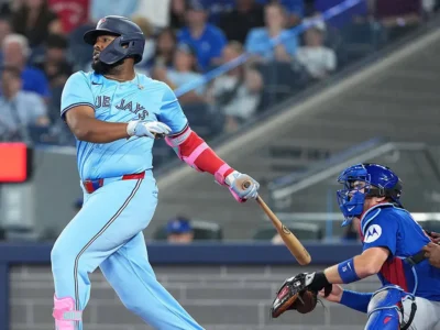 Guerrero Jr. y Scherzer guían a los Azulejos a victoria sobre los Cachorros